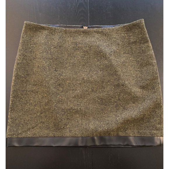 Kensie Dresses & Skirts - Kensie 16" Mini Skirt Women Size 8 Olive 1" Brown Trim Fall Winter Back Zip